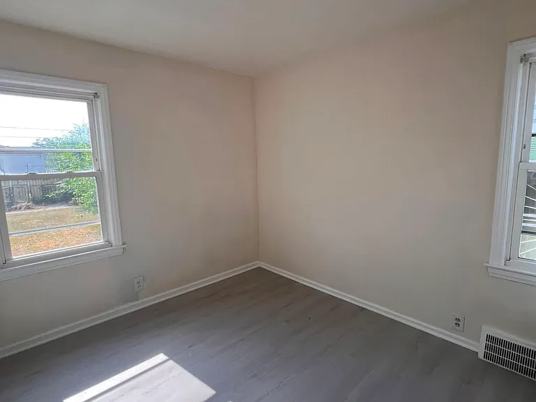 18433 Conley St — Photo 6