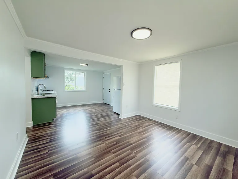 512 Crescent Blvd — Photo 5