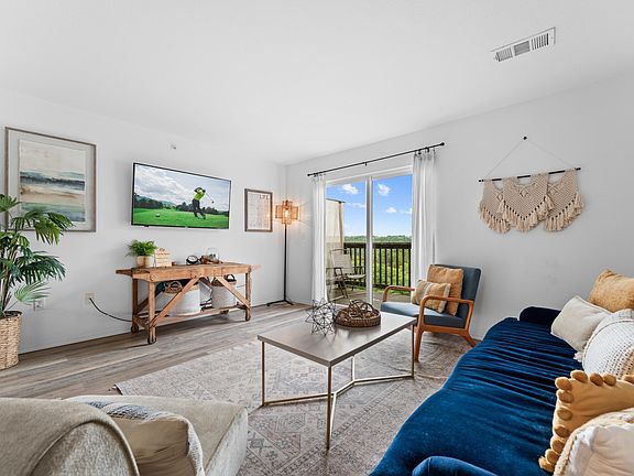 3rd image of 2919 Vineyards Parkway #6