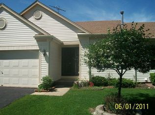 22 McKinley Ln, Streamwood, IL