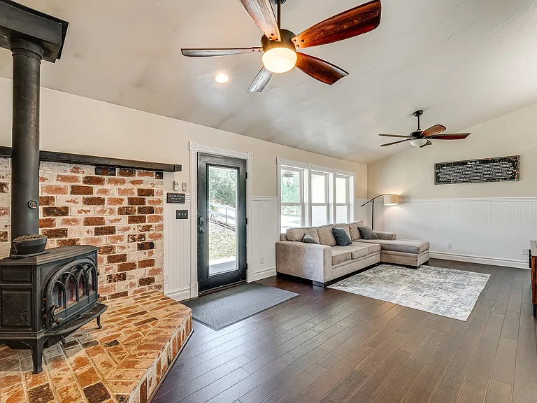 4640 Motto Ln — Photo 4