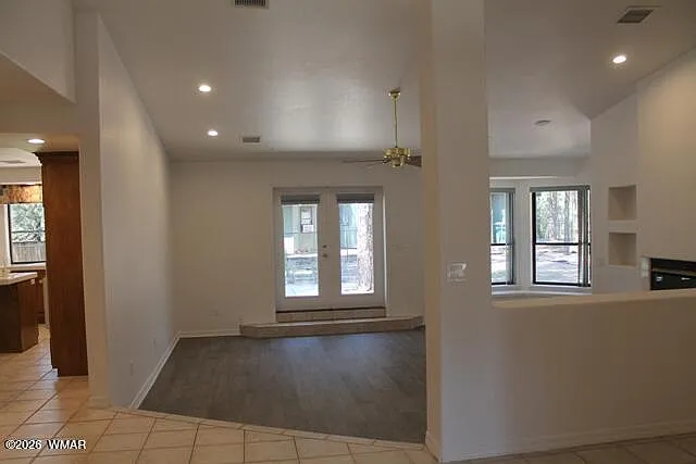 3 bed, 2184 sqft, $2,850 — Photo 3