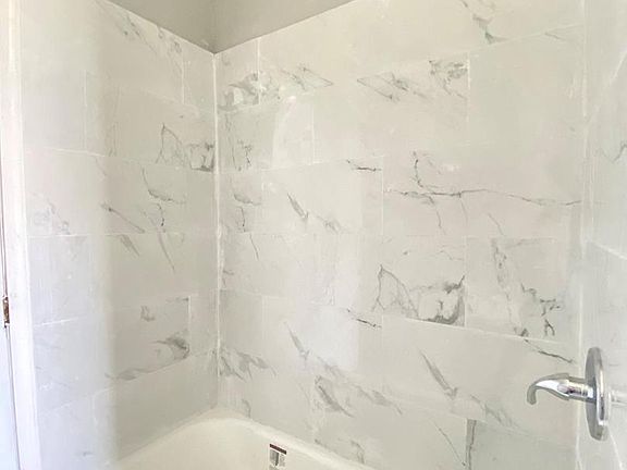 5th image of 120 E Cumberland St #2B