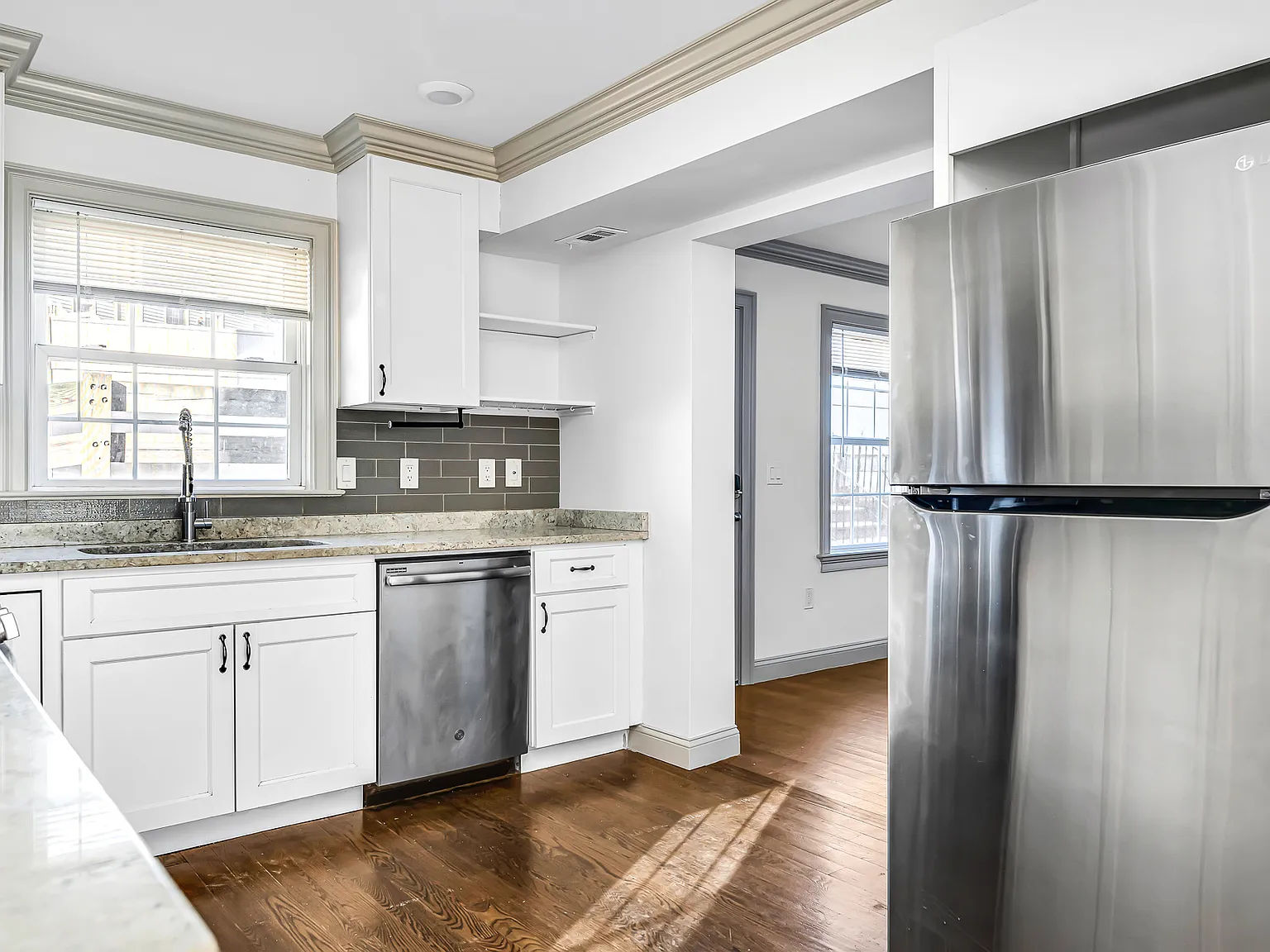 6 bed, 1886 sqft, $4,900 — Photo 4
