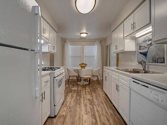 4th image of 302 Blessinger Dr #342L