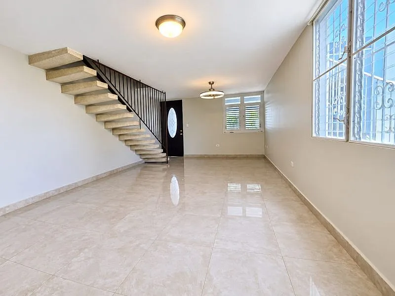 1 bed, 1.0 bath, 674 sqft, $1,300 — Photo 2