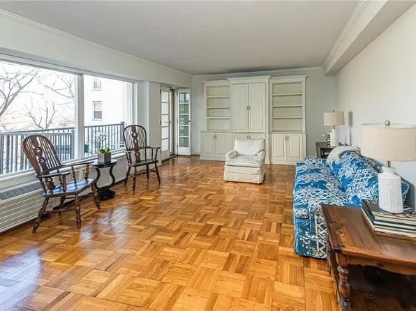 2 Stoneleigh Plaza #3i, Bronxville, NY 10708