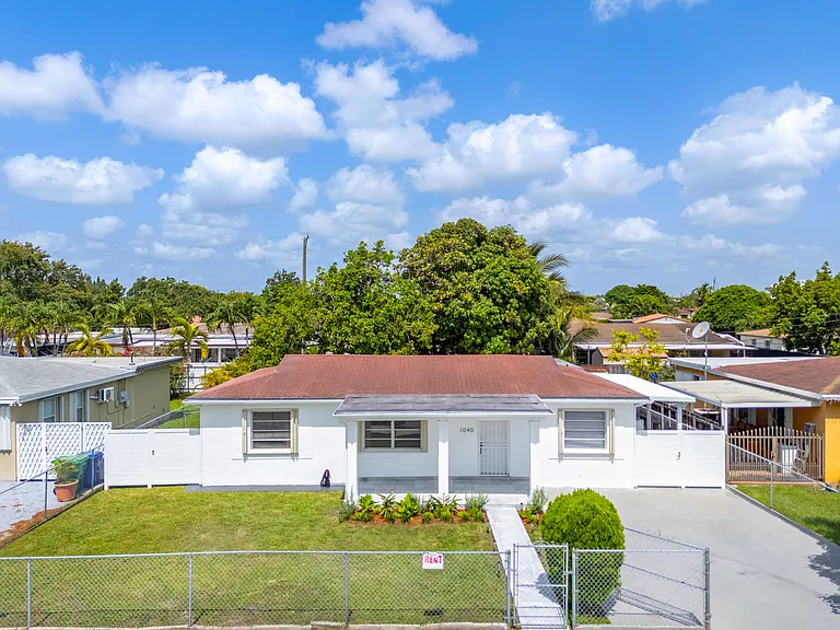 1040 SW 73rd Ct — Photo 4