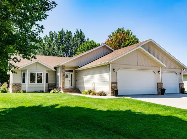 1206 47th Ave N, Fargo, ND 58102