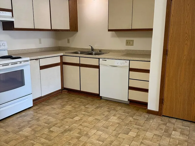 927 Briar Ln — Photo 32