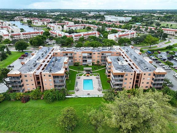 2nd image of 3048 E Sunrise Lakes Dr #313