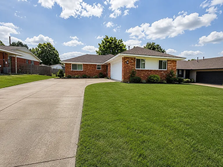 1216 Sunvalley Dr — Photo 17