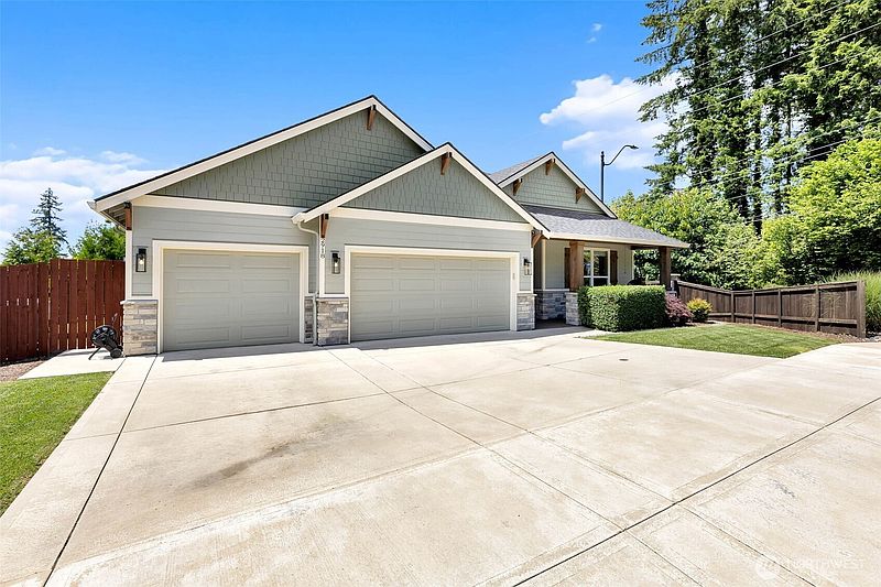 2nd image of 2918 NE 4th Avenue