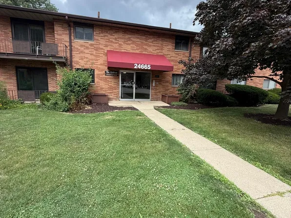 24665 Clareshire Dr, North Olmsted, OH