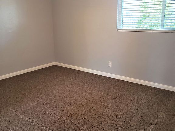 3rd image of 4434 4440 1/2 Estrella Ave
