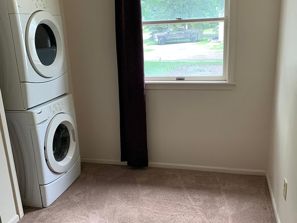 2nd image of 300 Grove St