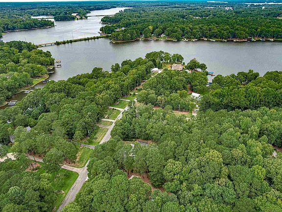 3rd image of 138 Lake Forest Dr