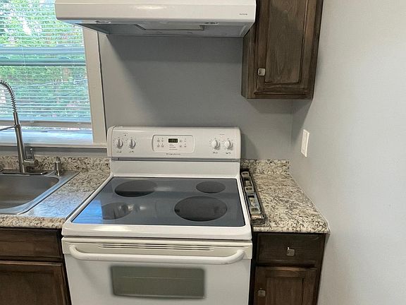 2nd image of 419 N Washington St #6
