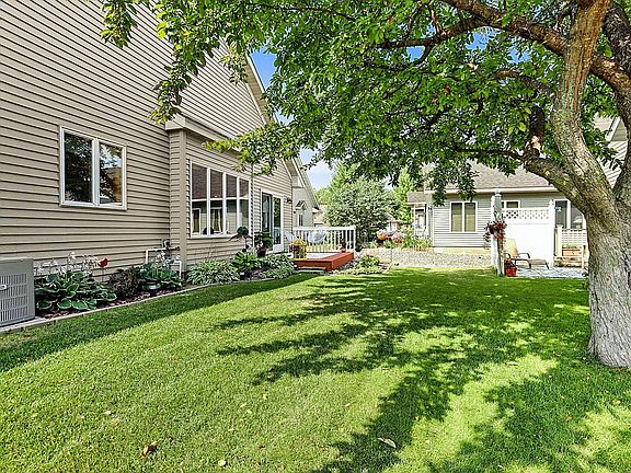 5th image of 157 Cardinal Ln