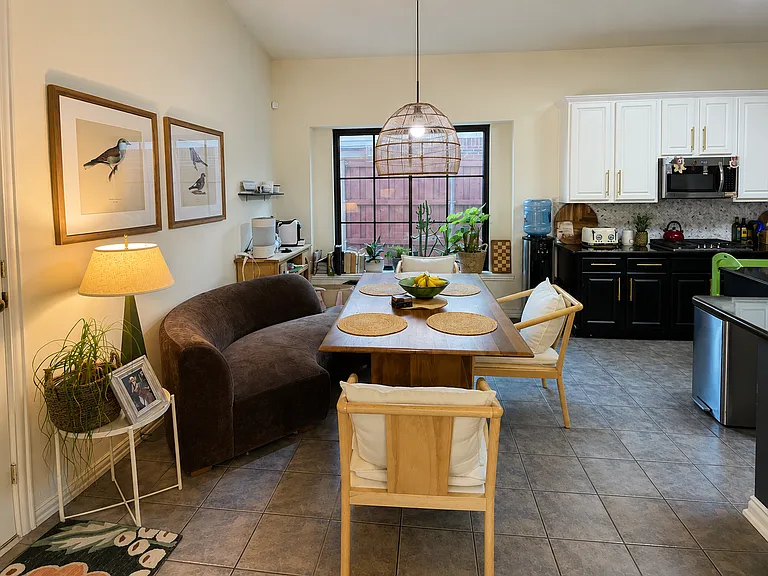 Breakfast Area /Kitchen