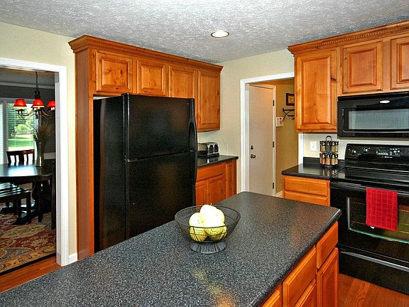Eat-in-Kitchen