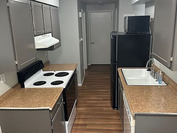 3rd image of 5562 Newland Way APT 4