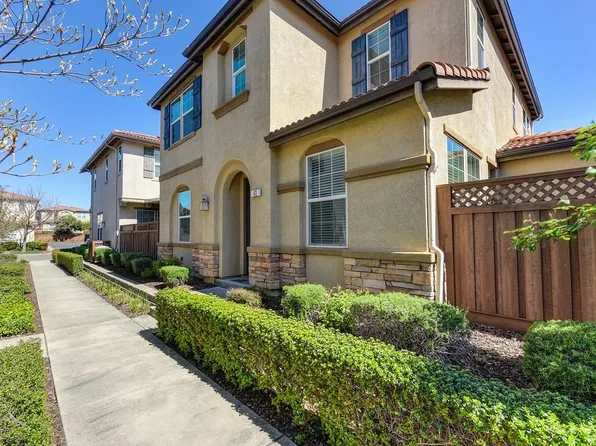 82 Sluice Way, Folsom, CA 95630