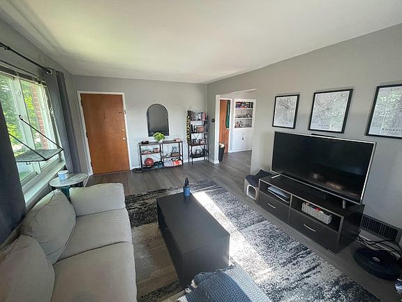 2nd image of 500 Lamont Dr #4