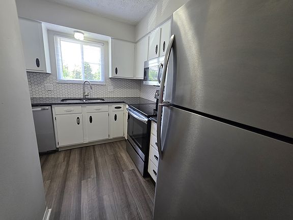 5th image of 942 S Spring Rd