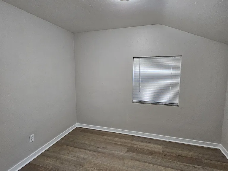 1816 Kiralfy Ave — Photo 7