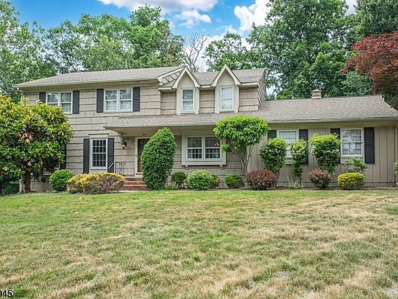 2nd image of 7 Natalie Dr