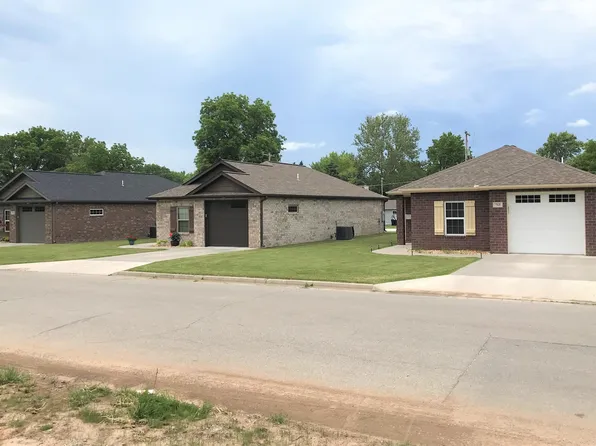 725 W 13th Street, Webb City, MO 64870