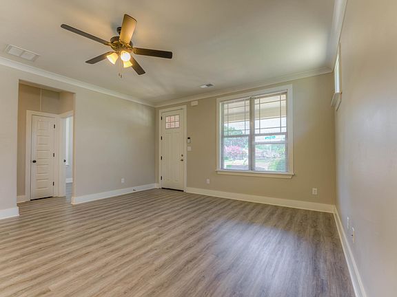 5th image of 1811 Jackson Ave