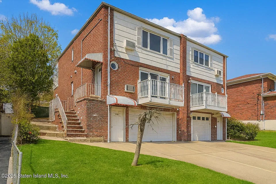Building Photo - 624 Hylan Blvd #2