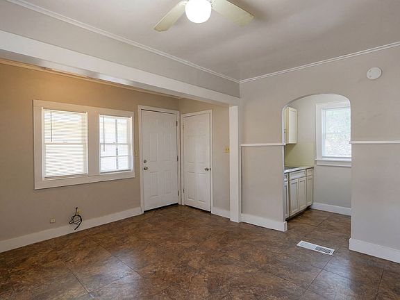 3rd image of 139 E Lister St