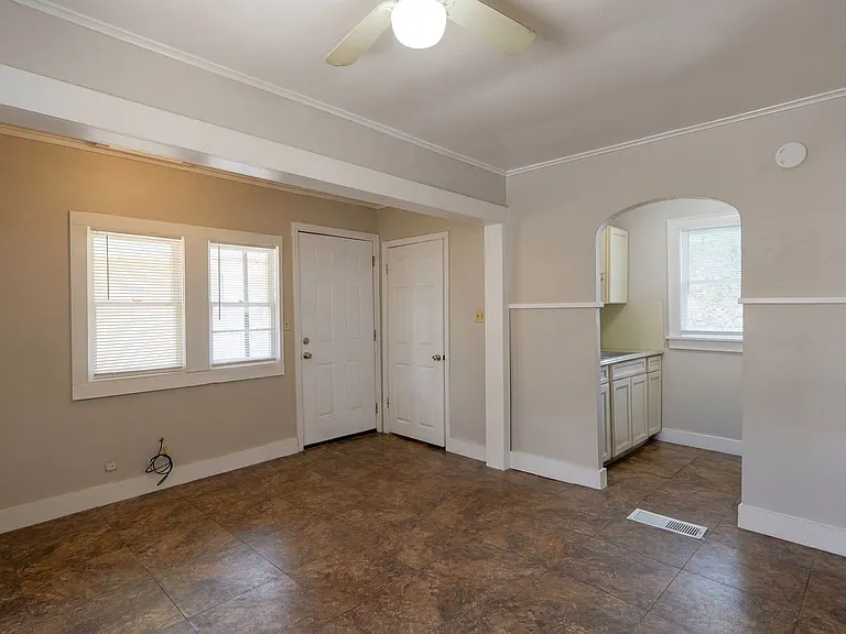 139 E Lister St — Photo 3