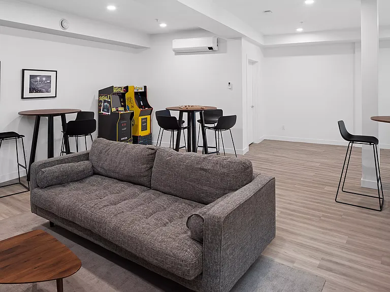 2825 Meadows Pkwy — Photo 33