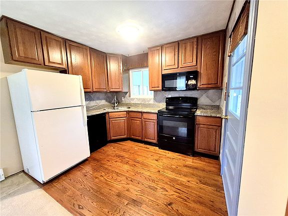 4th image of 125 Alpine Village Dr