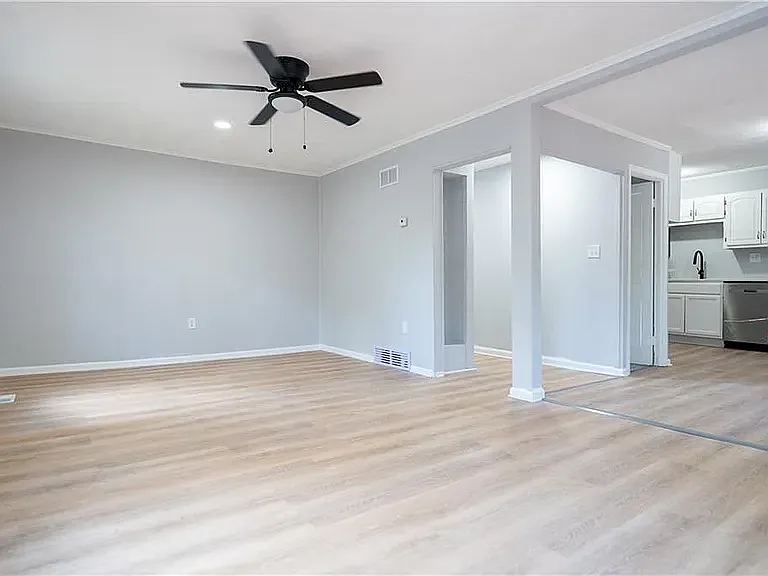 400 N Morse Ave — Photo 2
