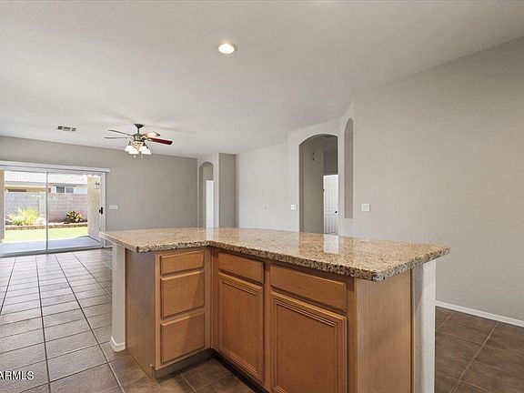 5th image of 3823 E WATERMAN Street