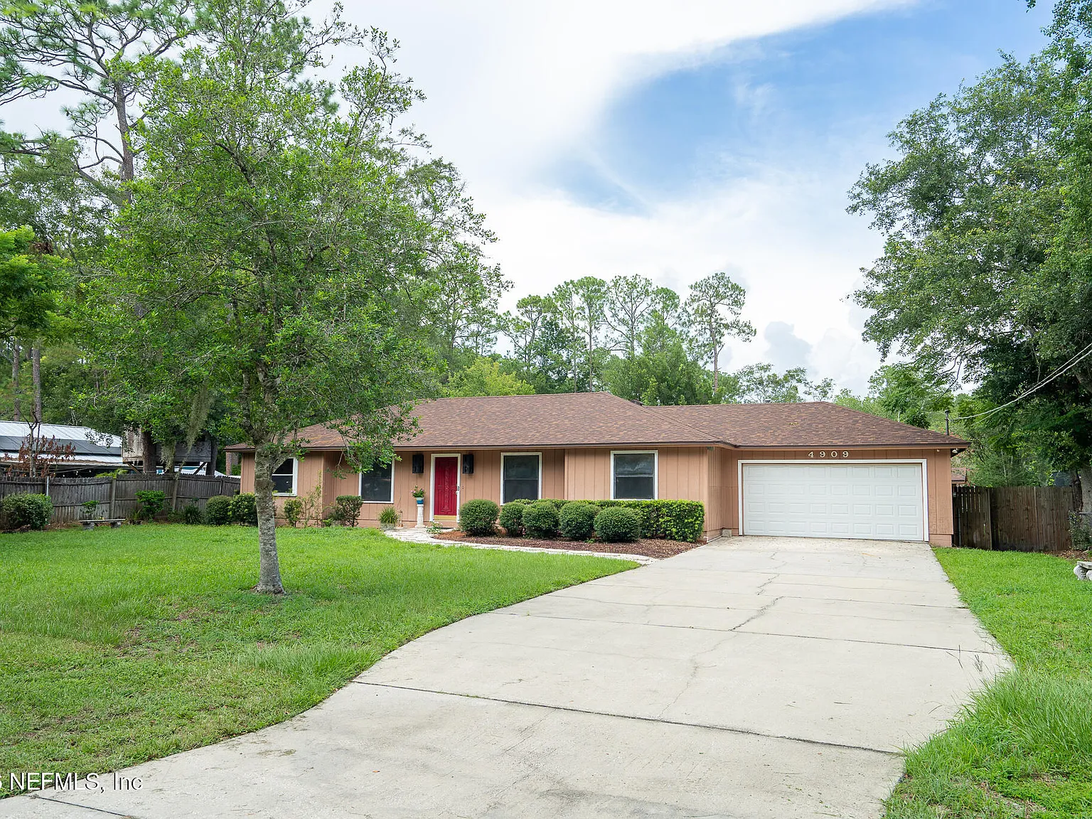 3 bed, 2.0 bath, 1708 sqft, $2,300 — Photo 2