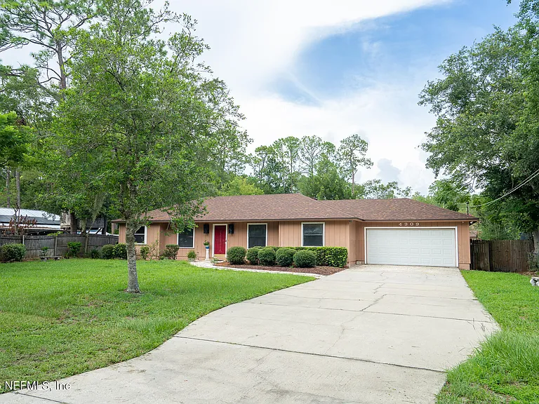 4909 Beige St — Photo 2