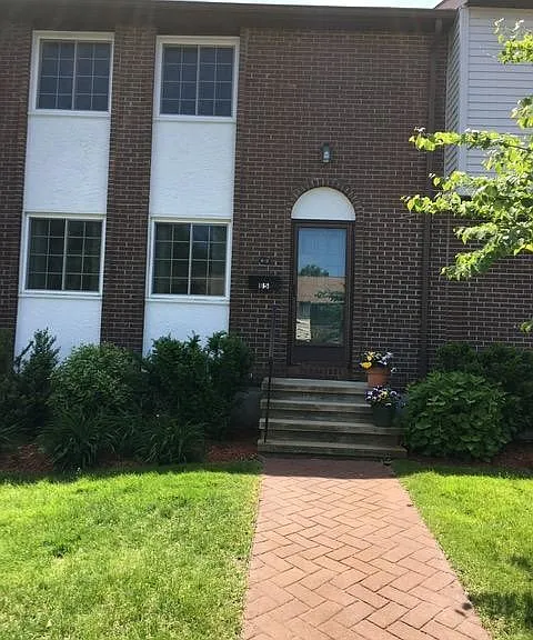 Pond St — Photo 14