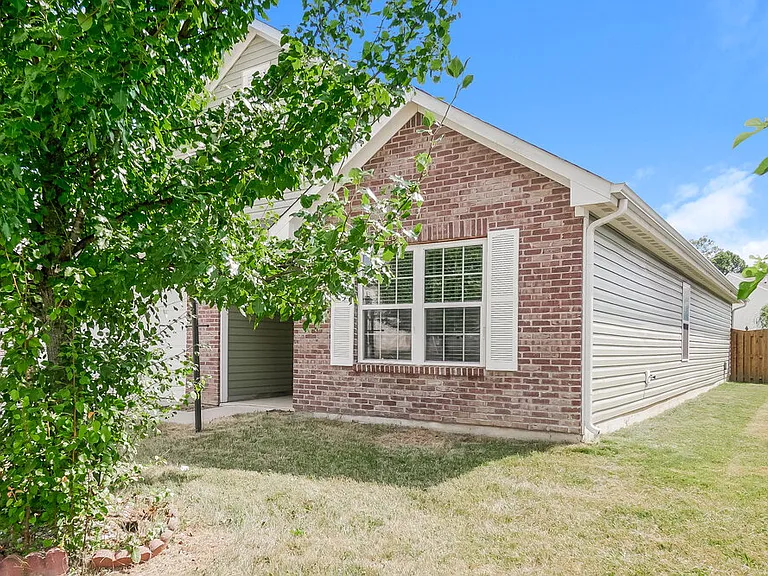 2532 Copper Hill Dr — Photo 3