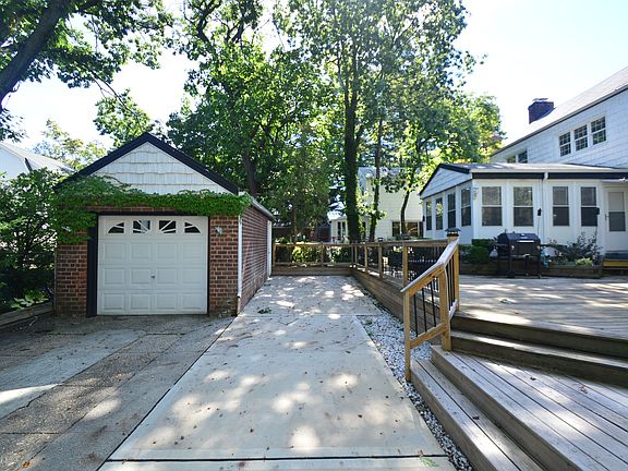 4th image of 10 Nemeth St