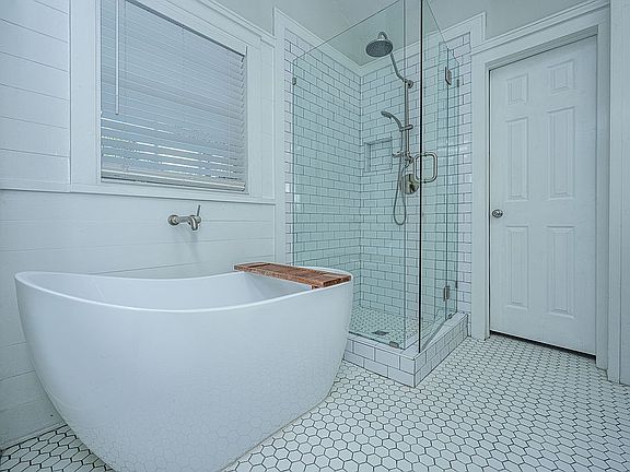 4th image of 2115 Presidio Dr