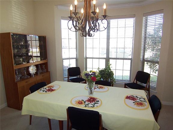 4th image of 8109 Saddle Oak Dr