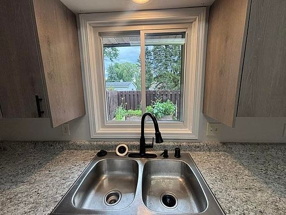 3rd image of 1547 Ivory Dr