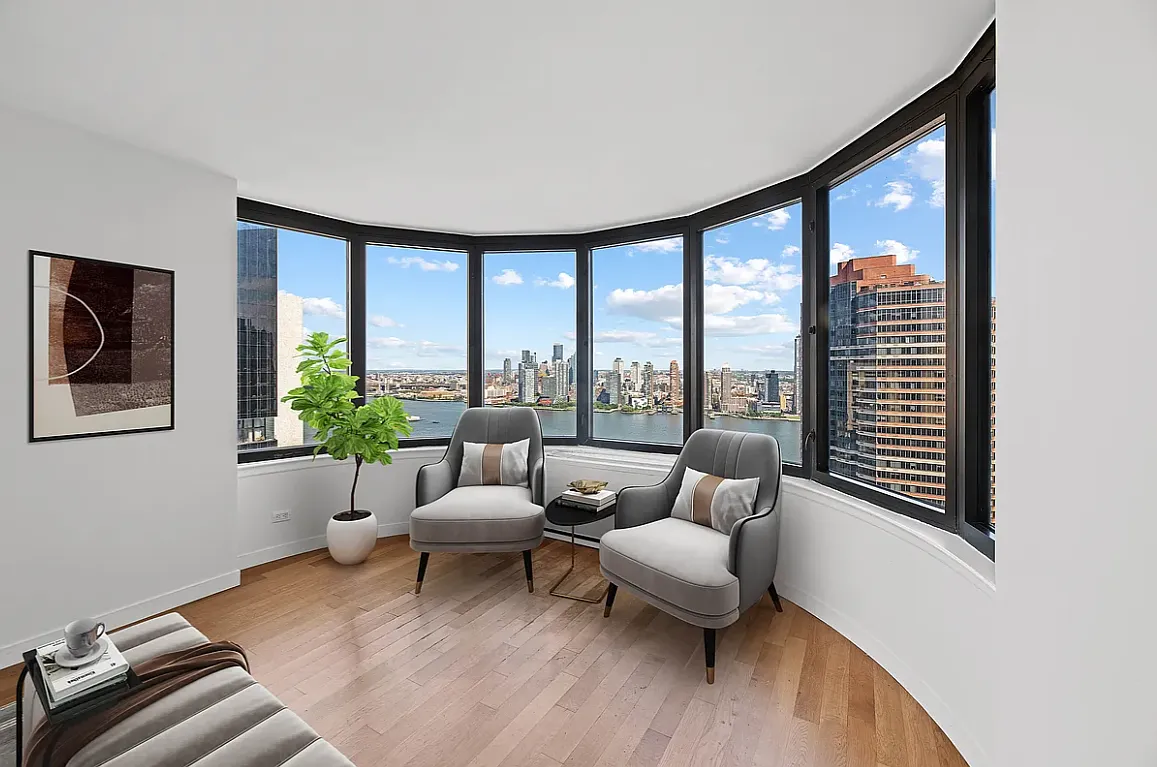 330 East 38th Street — Photo 1
