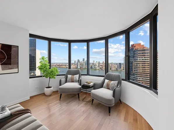 330 East 38th Street image 1 of 14